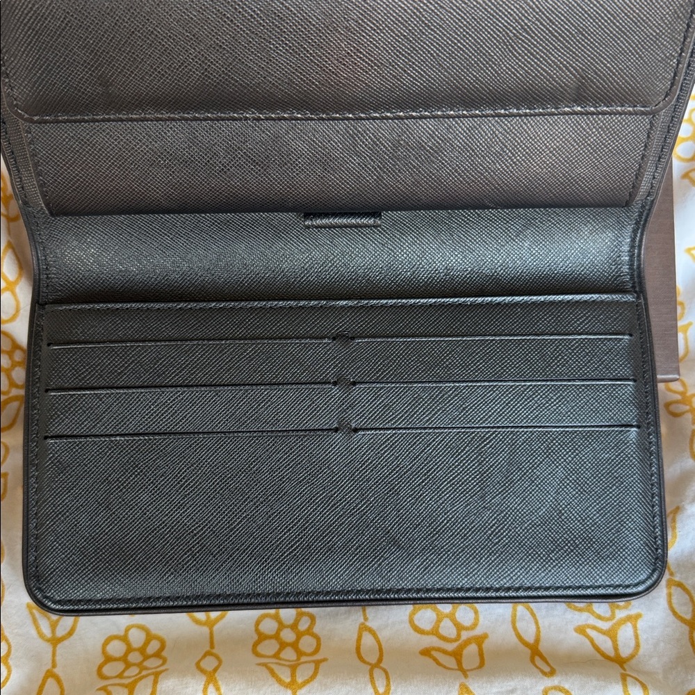 Louis Vuitton Mini Lin Porte-Tresor International Wallet - Picture 4 of 6